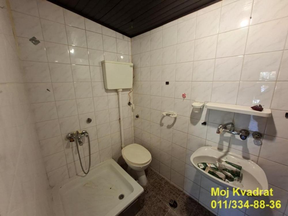 Stan na prodaju u Beogradu, Cerak, trosoban, 76m2, cena 150000 evra