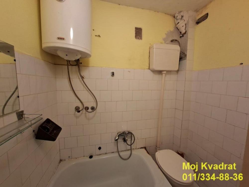 Stan na prodaju u Beogradu, Cerak, trosoban, 76m2, cena 150000 evra