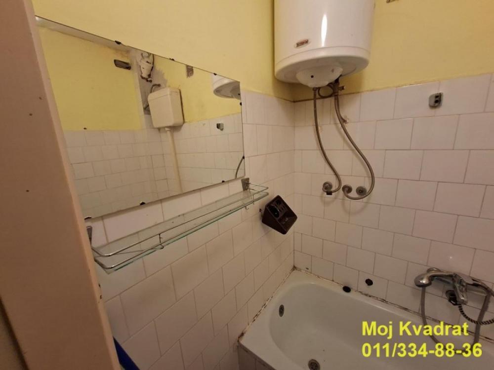 Stan na prodaju u Beogradu, Cerak, trosoban, 76m2, cena 150000 evra