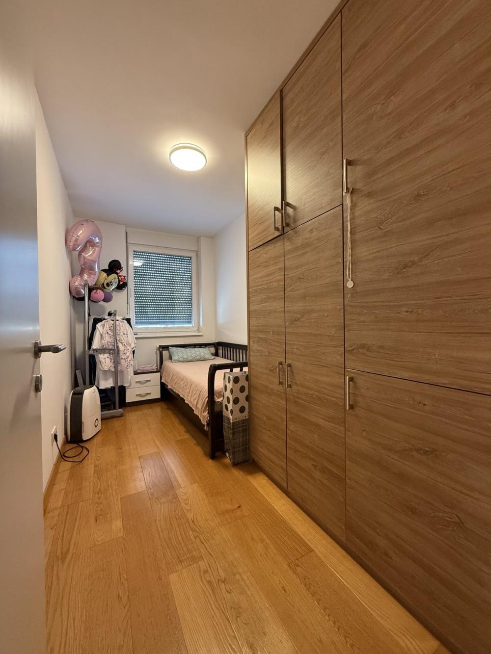 Stan na prodaju u Beogradu, Zemun, cetvorosoban, 98m2, cena 352800 evra