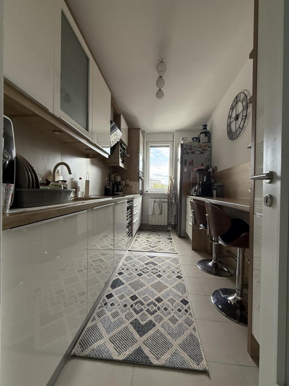 Stan na prodaju u Beogradu, Zemun, cetvorosoban, 98m2, cena 352800 evra