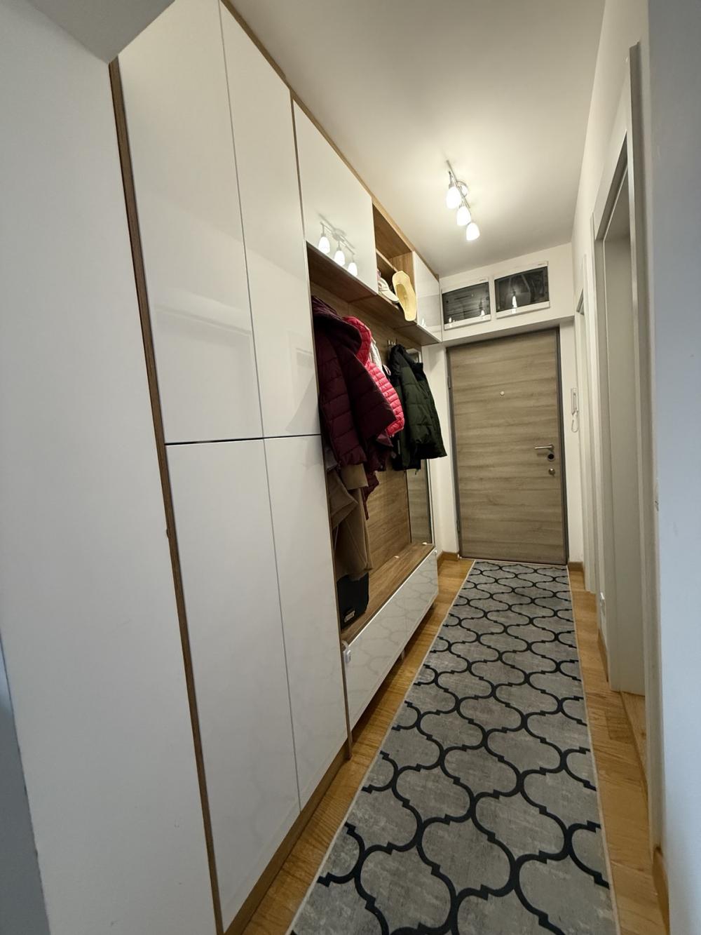 Stan na prodaju u Beogradu, Zemun, cetvorosoban, 98m2, cena 352800 evra