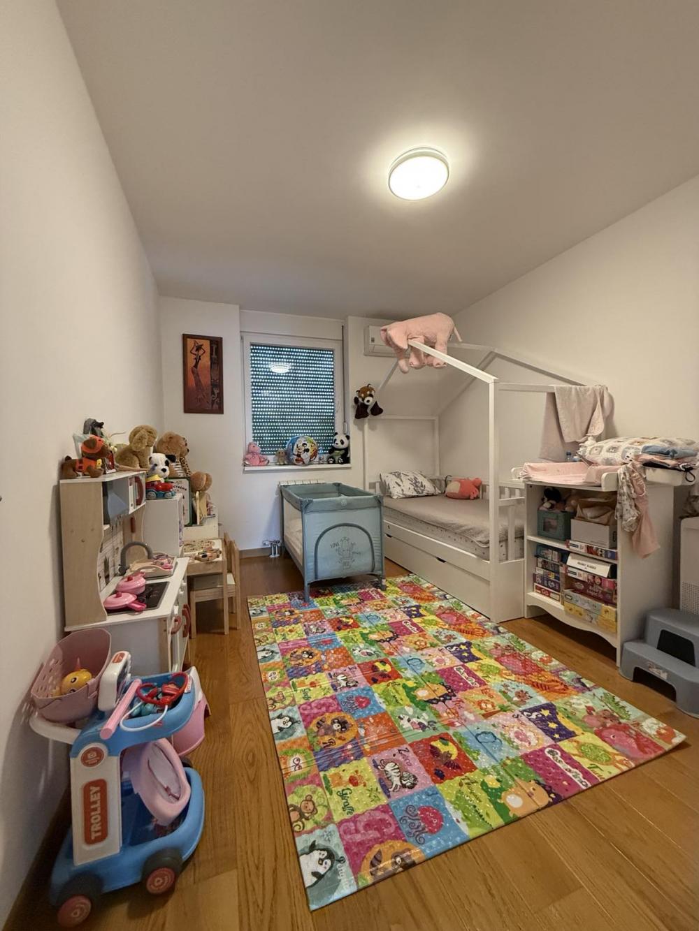 Stan na prodaju u Beogradu, Zemun, cetvorosoban, 98m2, cena 352800 evra