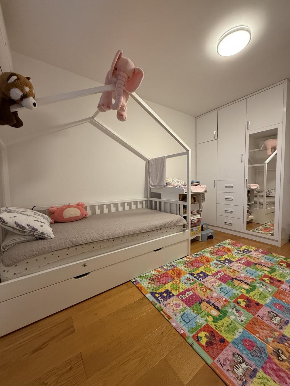 Stan na prodaju u Beogradu, Zemun, cetvorosoban, 98m2, cena 352800 evra