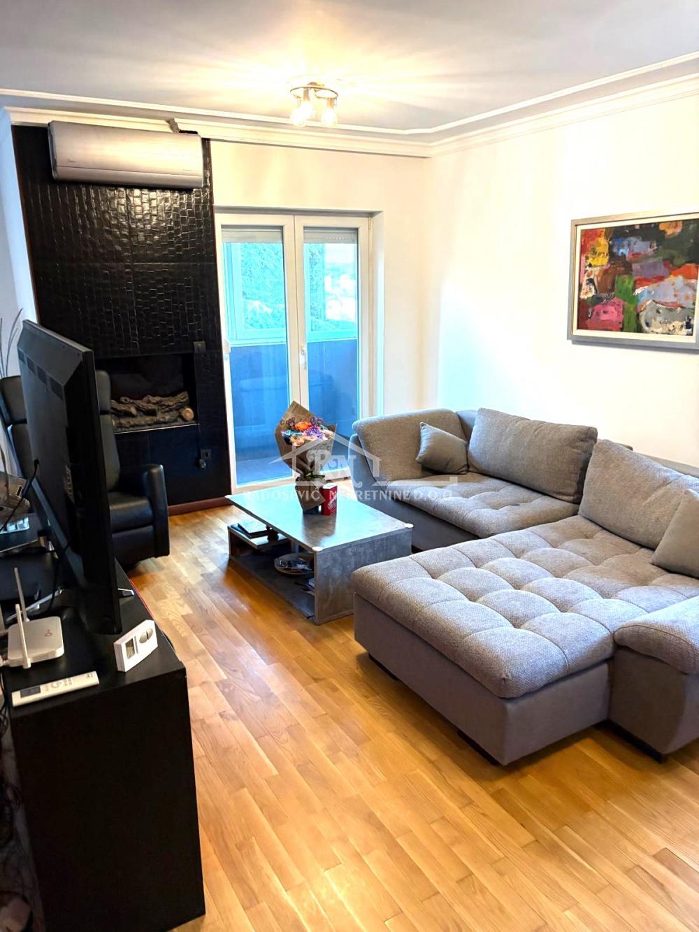 Stan na prodaju u Beogradu, Rakovica, cetvorosoban, 95m2, cena 260000 evra