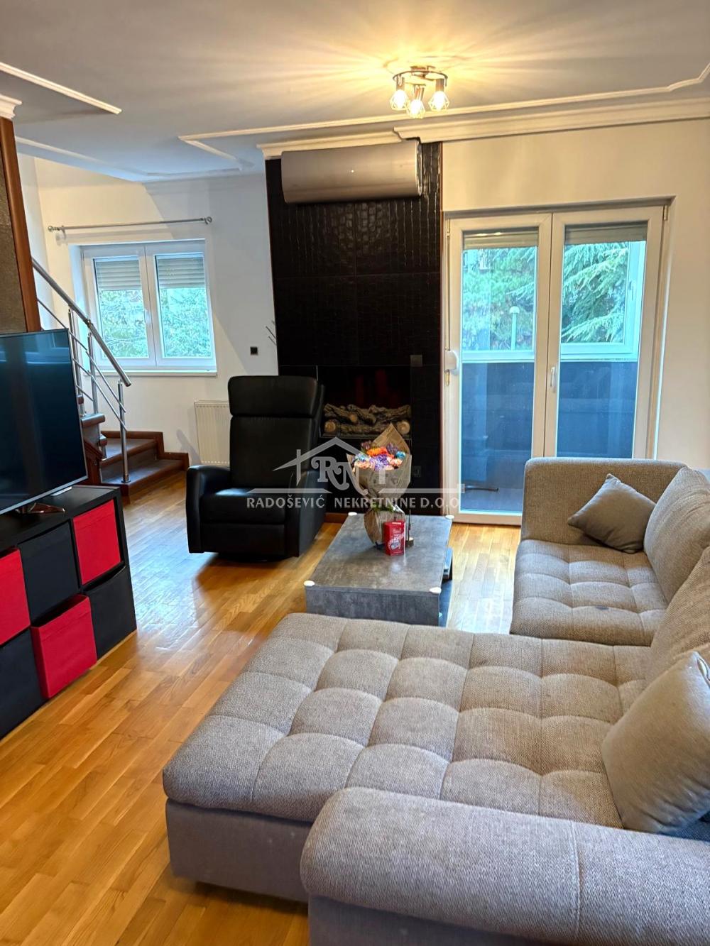 Stan na prodaju u Beogradu, Rakovica, cetvorosoban, 95m2, cena 260000 evra