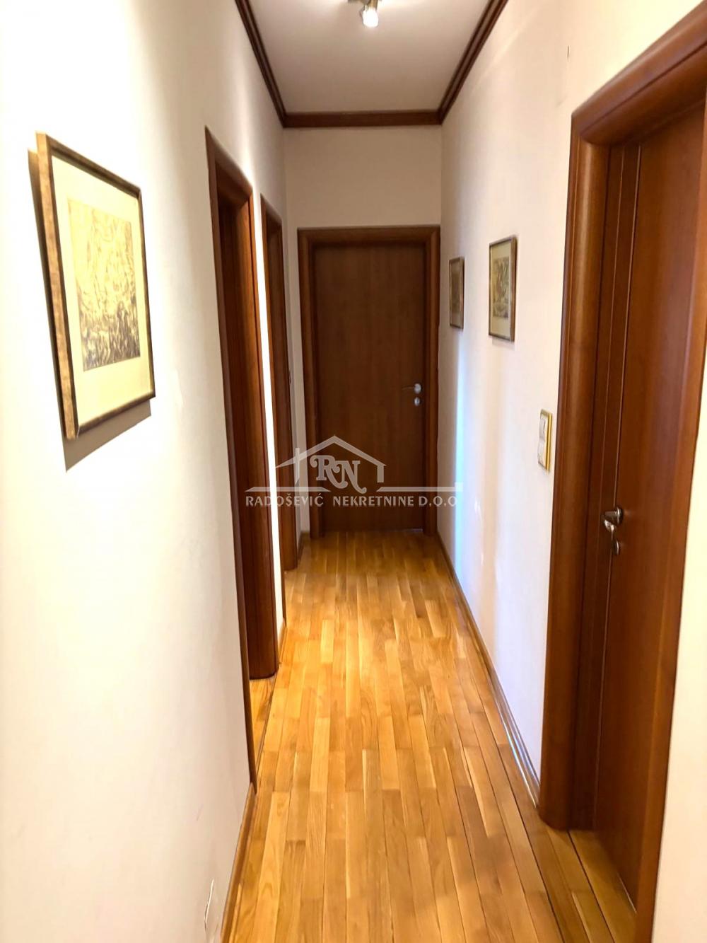 Stan na prodaju u Beogradu, Rakovica, cetvorosoban, 95m2, cena 260000 evra