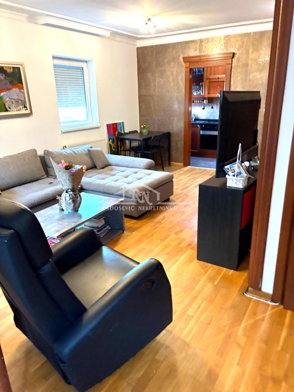 Stan na prodaju u Beogradu, Rakovica, cetvorosoban, 95m2, cena 260000 evra