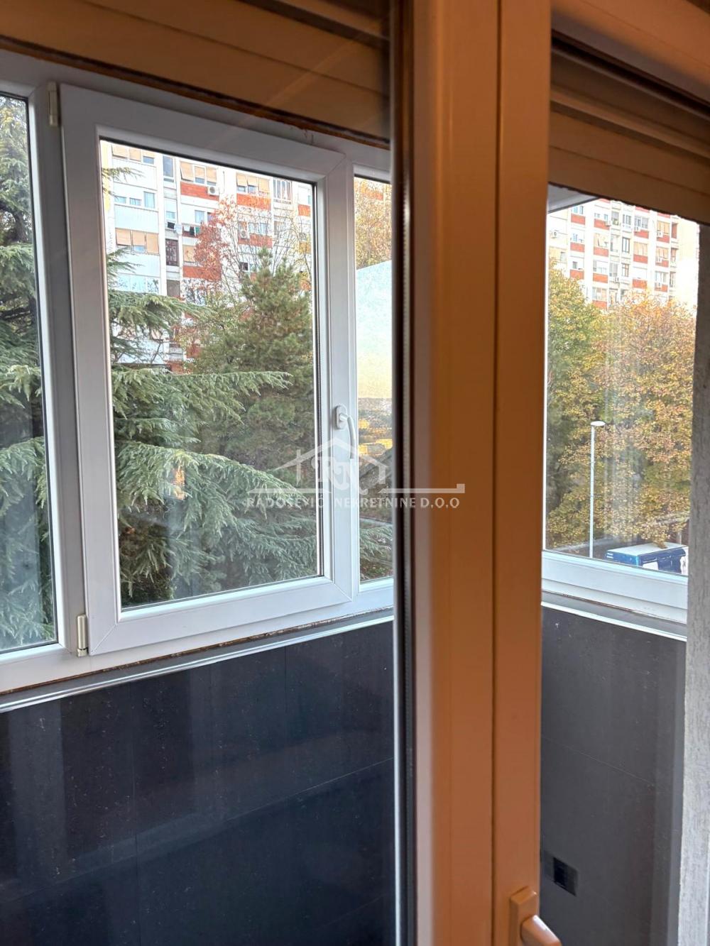 Stan na prodaju u Beogradu, Rakovica, cetvorosoban, 95m2, cena 260000 evra