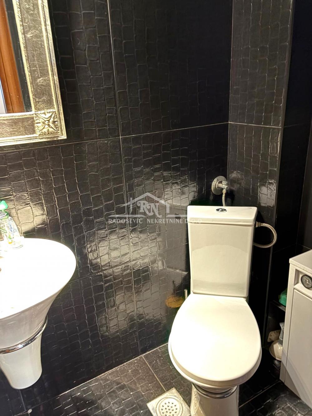 Stan na prodaju u Beogradu, Rakovica, cetvorosoban, 95m2, cena 260000 evra