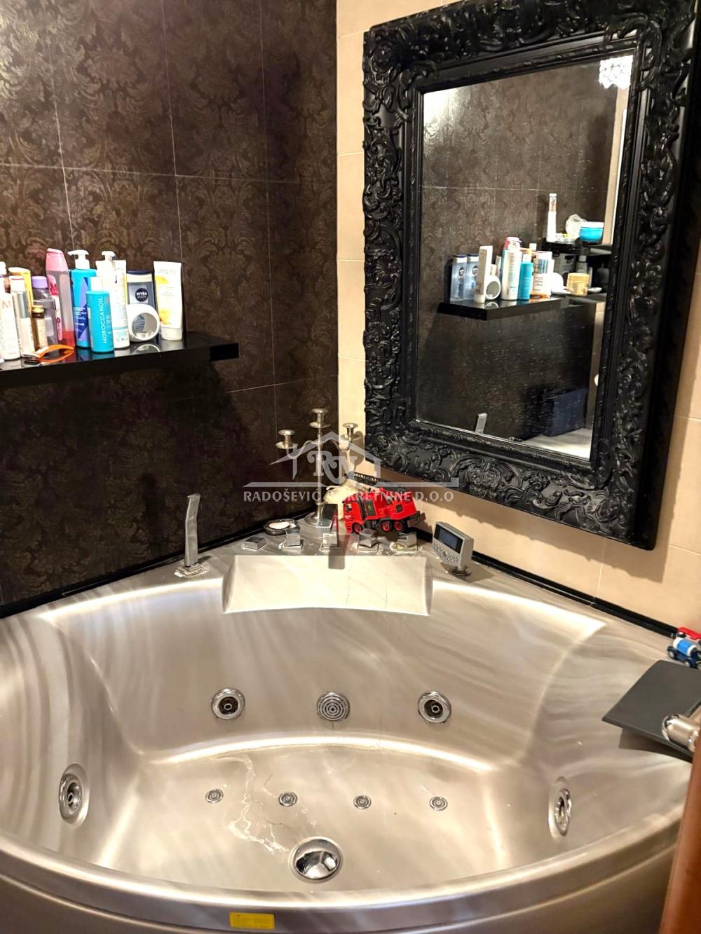 Stan na prodaju u Beogradu, Rakovica, cetvorosoban, 95m2, cena 260000 evra