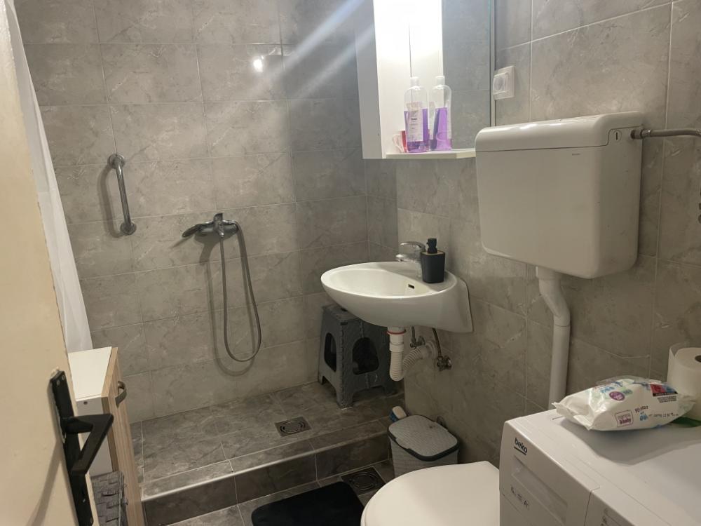 Stan na prodaju u Beogradu, Novi Beograd blok 64, jednoiposoban, 45m2, cena 145000 evra