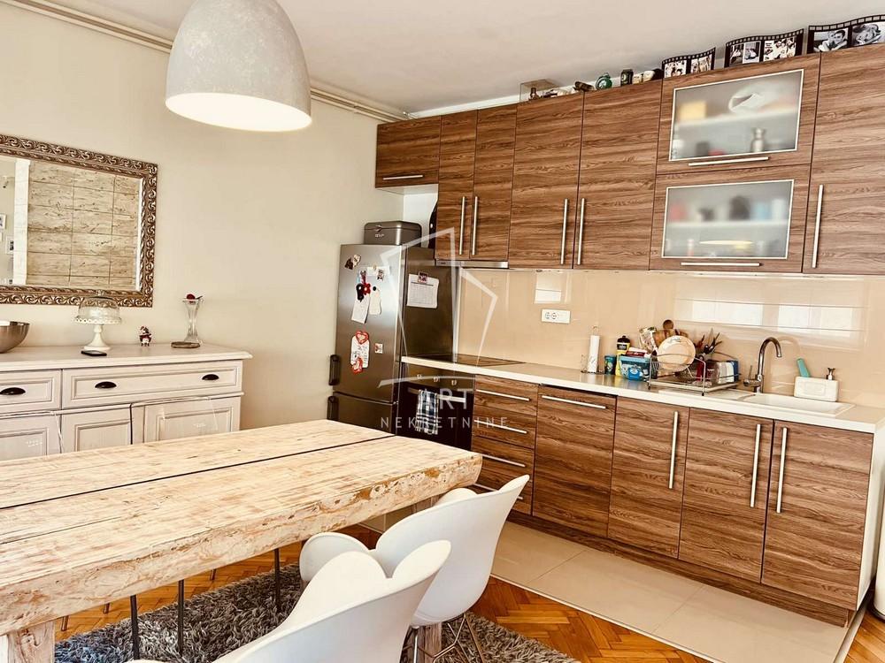 Stan na prodaju u Beogradu, Crveni Krst, troiposoban, 74m2, cena 273800 evra