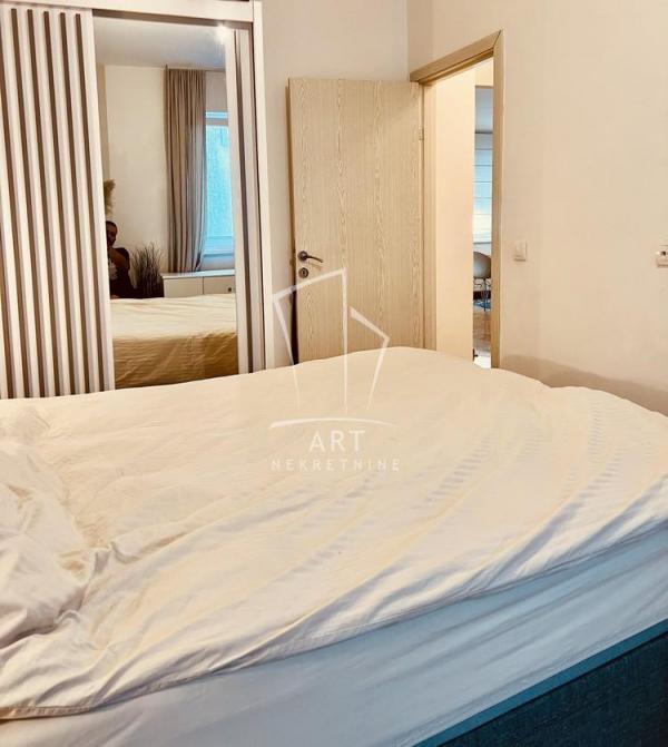 Stan na prodaju u Beogradu, Crveni Krst, troiposoban, 74m2, cena 273800 evra