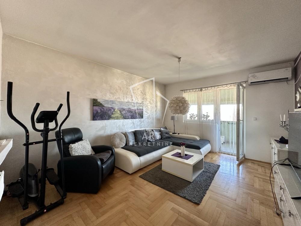 Stan na prodaju u Beogradu, Karaburma, troiposoban, 50m2, cena 149990 evra