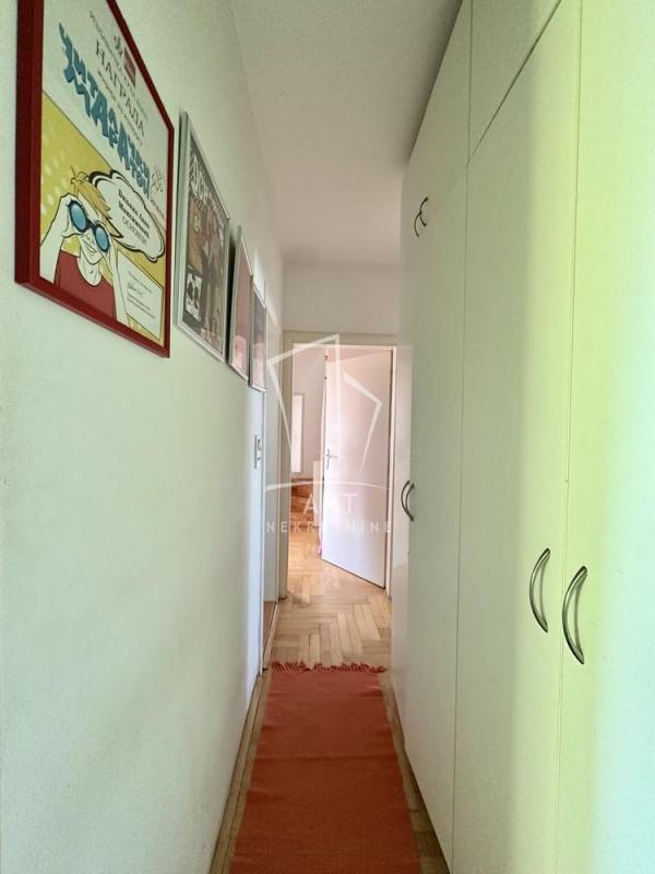 Stan na prodaju u Beogradu, Karaburma, troiposoban, 50m2, cena 149990 evra