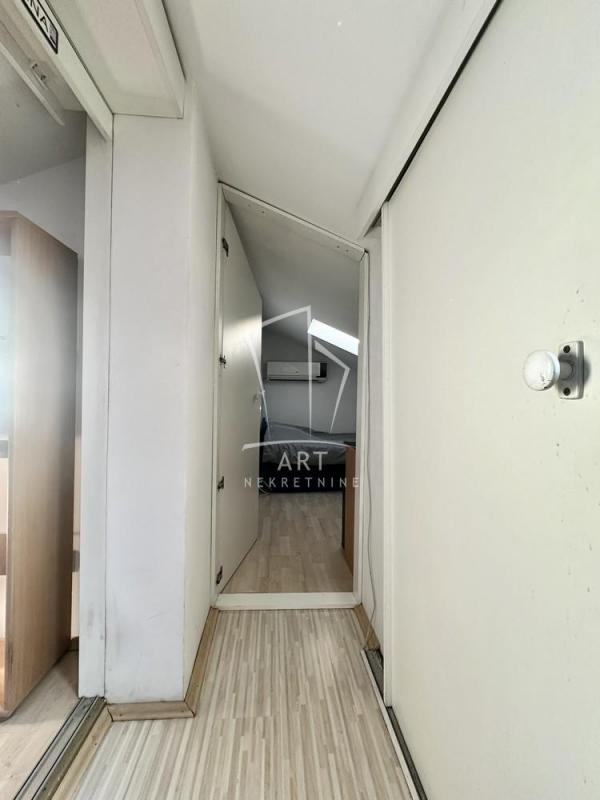 Stan na prodaju u Beogradu, Karaburma, troiposoban, 50m2, cena 149990 evra