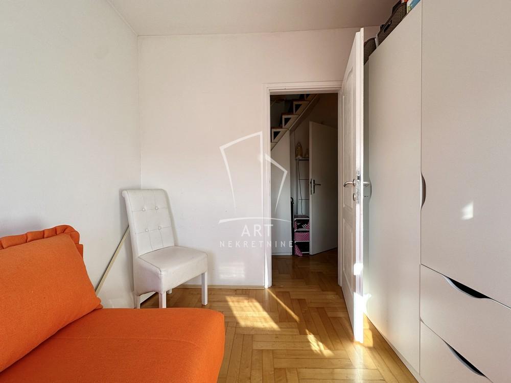 Stan na prodaju u Beogradu, Karaburma, troiposoban, 50m2, cena 149990 evra