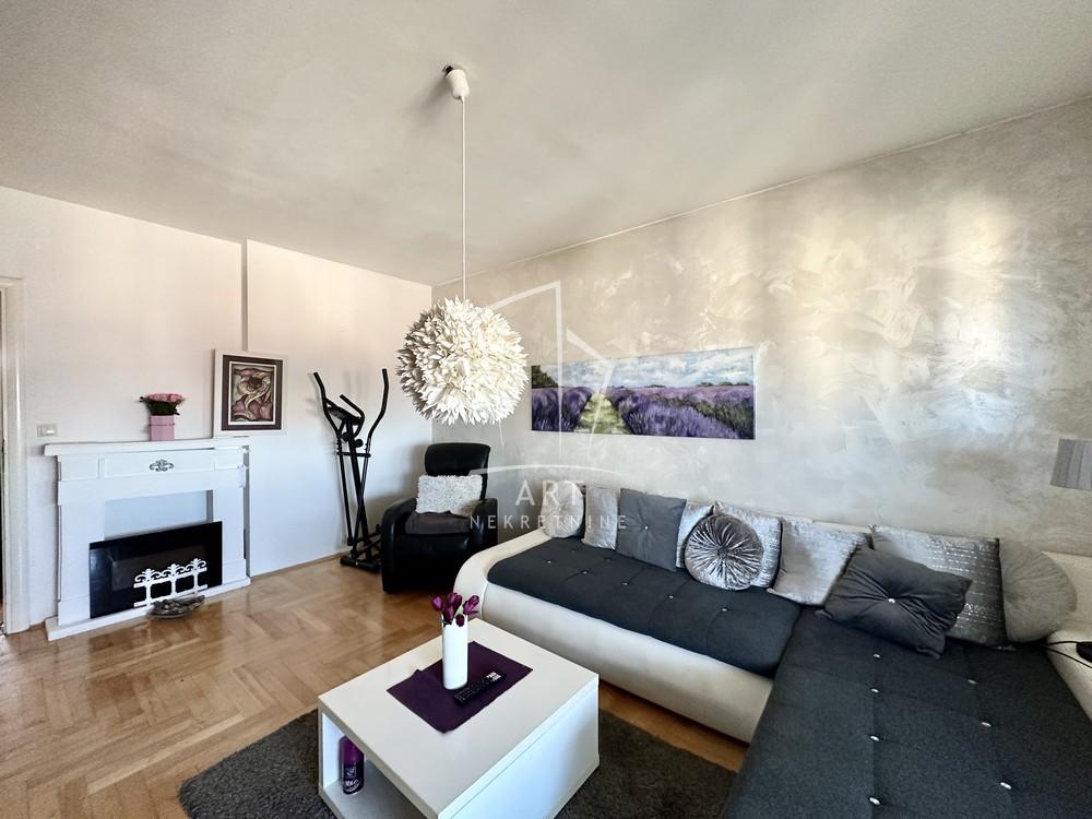 Stan na prodaju u Beogradu, Karaburma, troiposoban, 50m2, cena 149990 evra