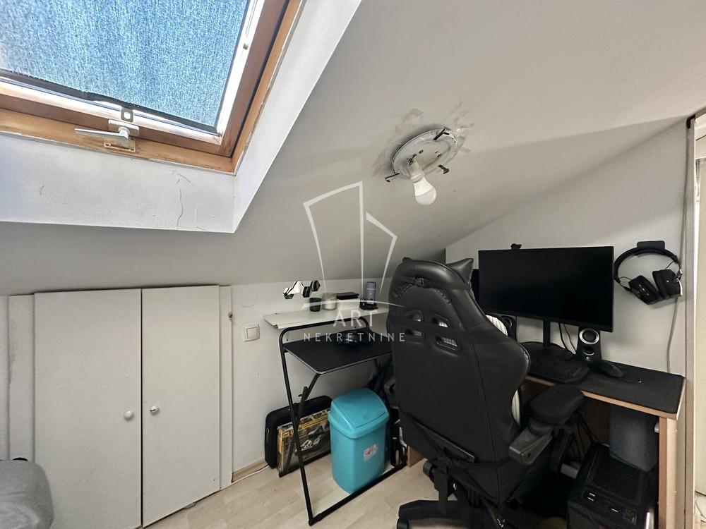 Stan na prodaju u Beogradu, Karaburma, troiposoban, 50m2, cena 149990 evra