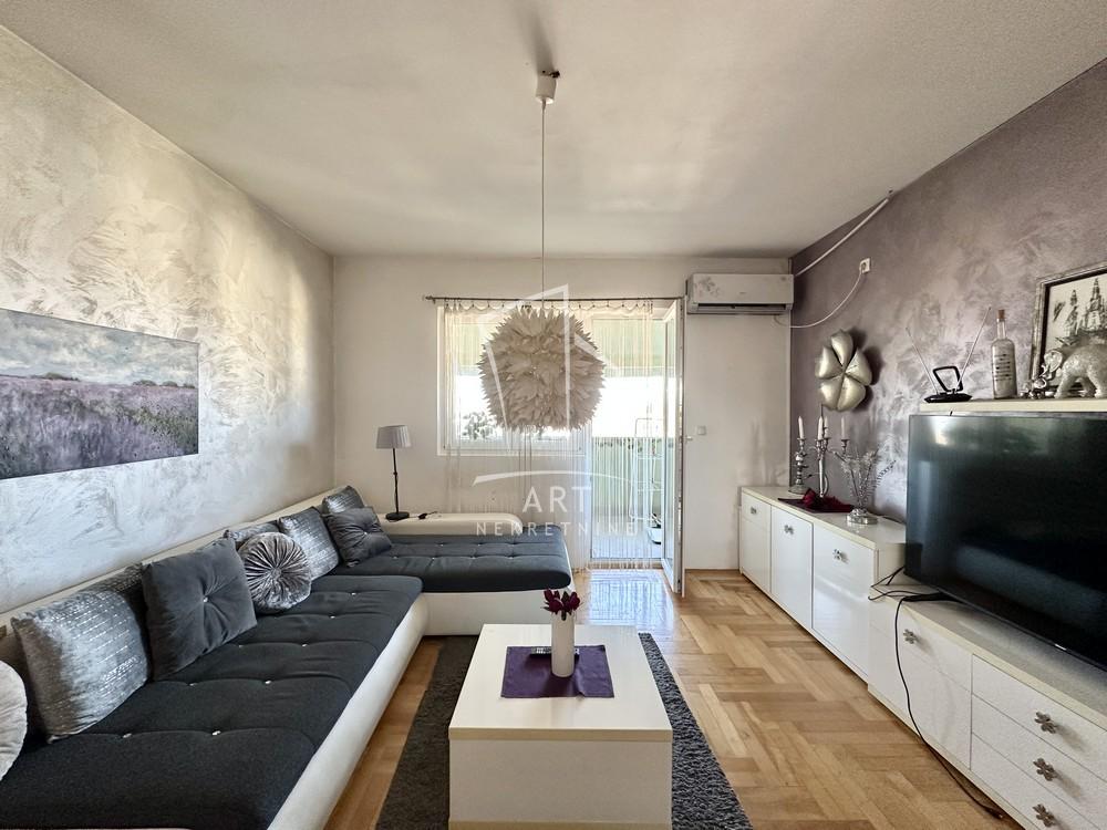 Stan na prodaju u Beogradu, Karaburma, troiposoban, 50m2, cena 149990 evra