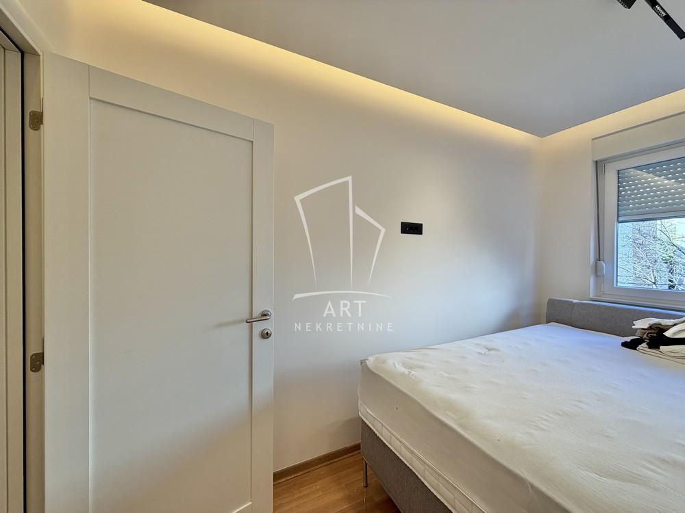 Stan na prodaju u Beogradu, Đeram pijaca, cetvorosoban, 96m2, cena 399000 evra