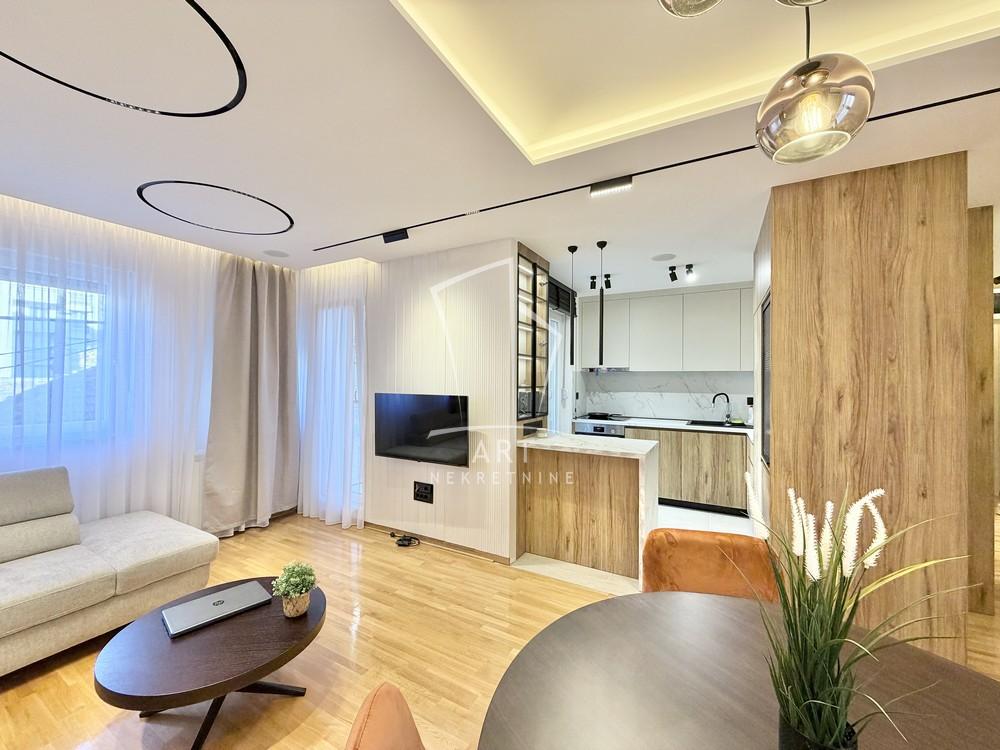 Stan na prodaju u Beogradu, Đeram pijaca, cetvorosoban, 96m2, cena 399000 evra