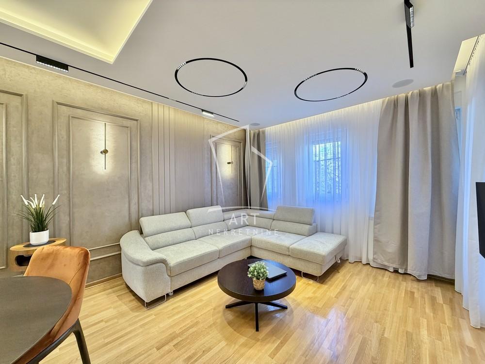 Stan na prodaju u Beogradu, Đeram pijaca, cetvorosoban, 96m2, cena 399000 evra