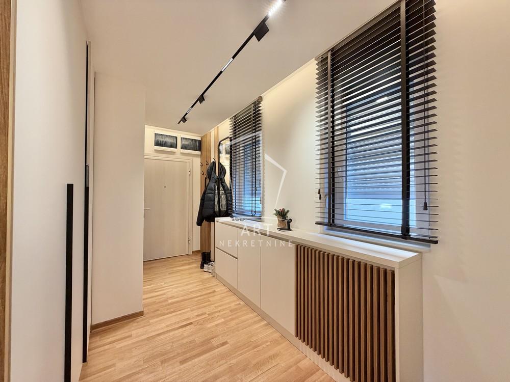 Stan na prodaju u Beogradu, Đeram pijaca, cetvorosoban, 96m2, cena 399000 evra