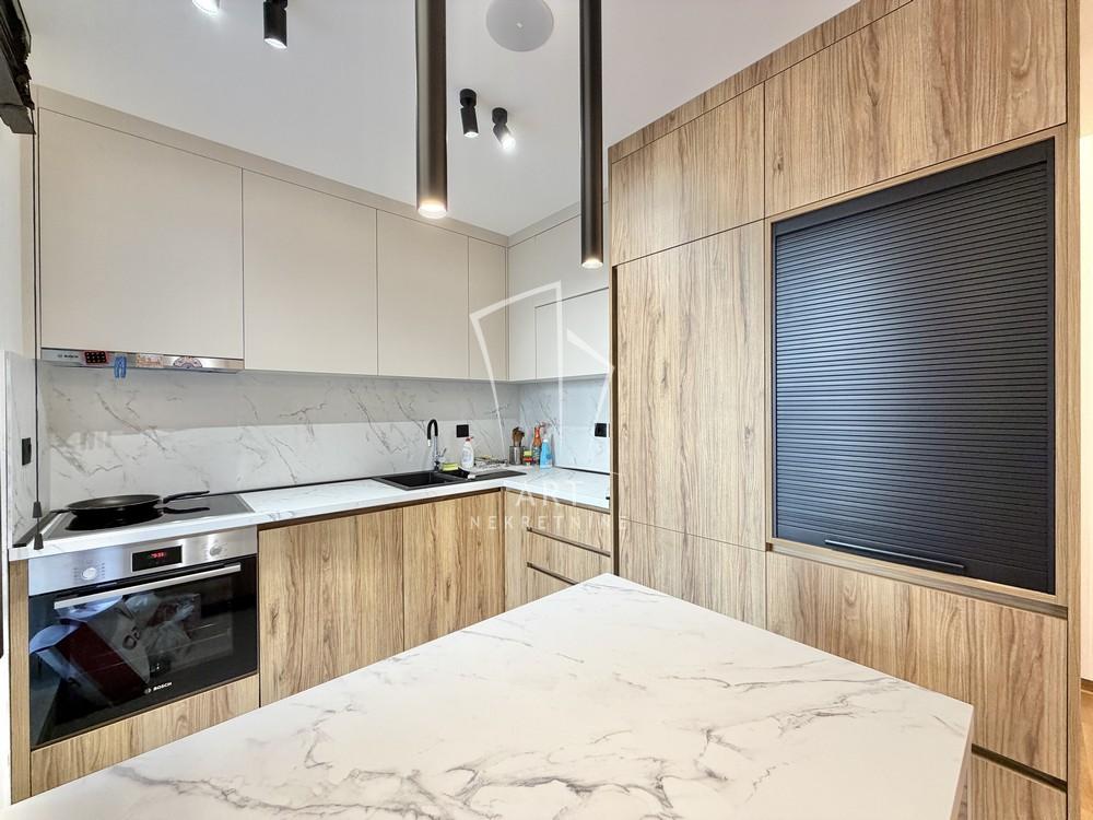 Stan na prodaju u Beogradu, Đeram pijaca, cetvorosoban, 96m2, cena 399000 evra