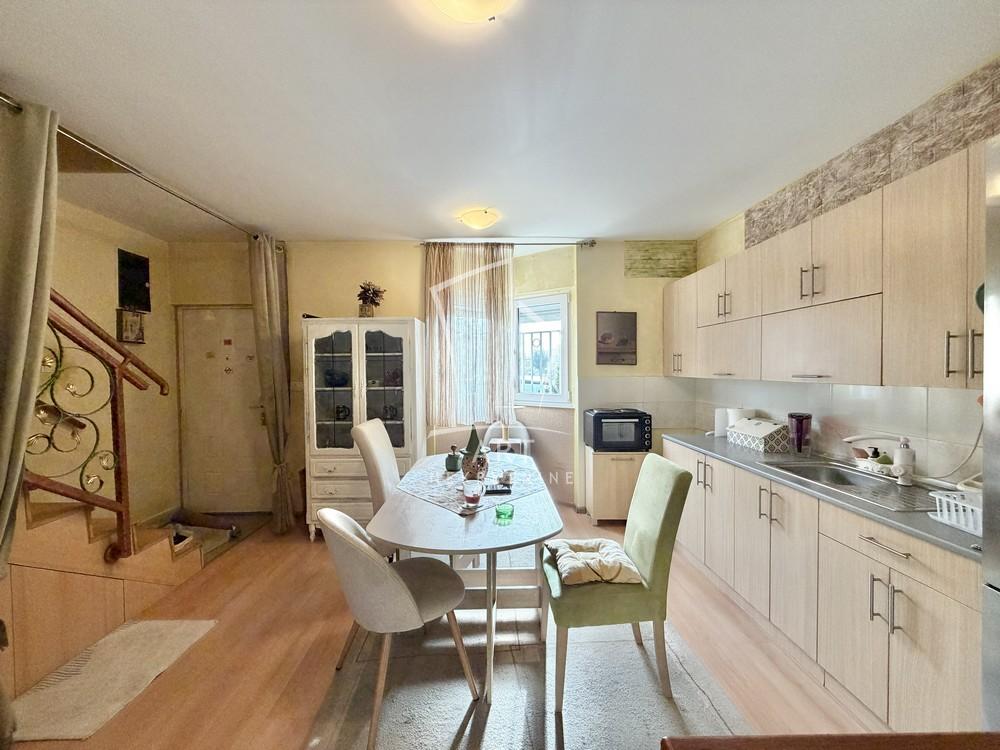 Stan na prodaju u Beogradu, Borča, trosoban, 69m2, cena 139000 evra