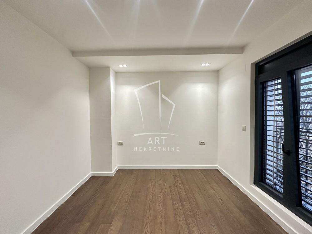 Stan na prodaju u Beogradu, Crveni Krst, cetvorosoban, 114m2, cena 455000 evra