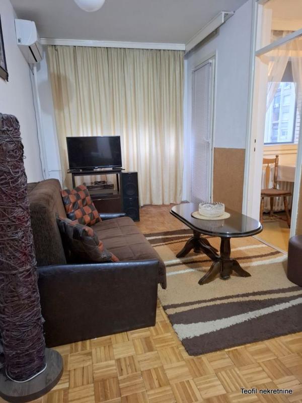 Stan na prodaju u Beogradu, Novi Beograd blok 63, jednoiposoban, 45m2, cena 155000 evra