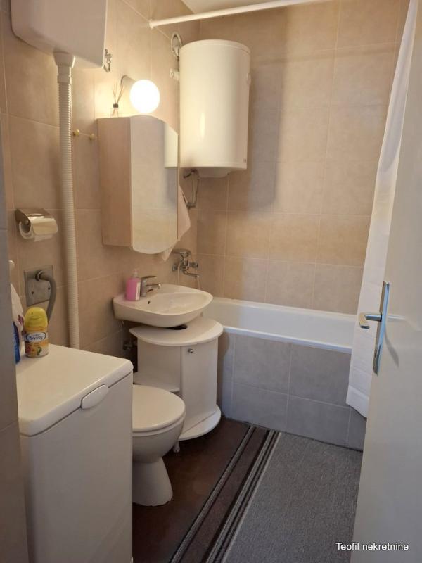 Stan na prodaju u Beogradu, Novi Beograd blok 63, jednoiposoban, 45m2, cena 155000 evra