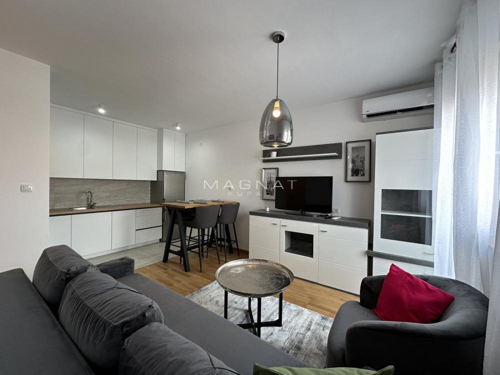 Stan na prodaju u Beogradu, Marije Bursać, jednoiposoban, 46m2, cena 135000 evra