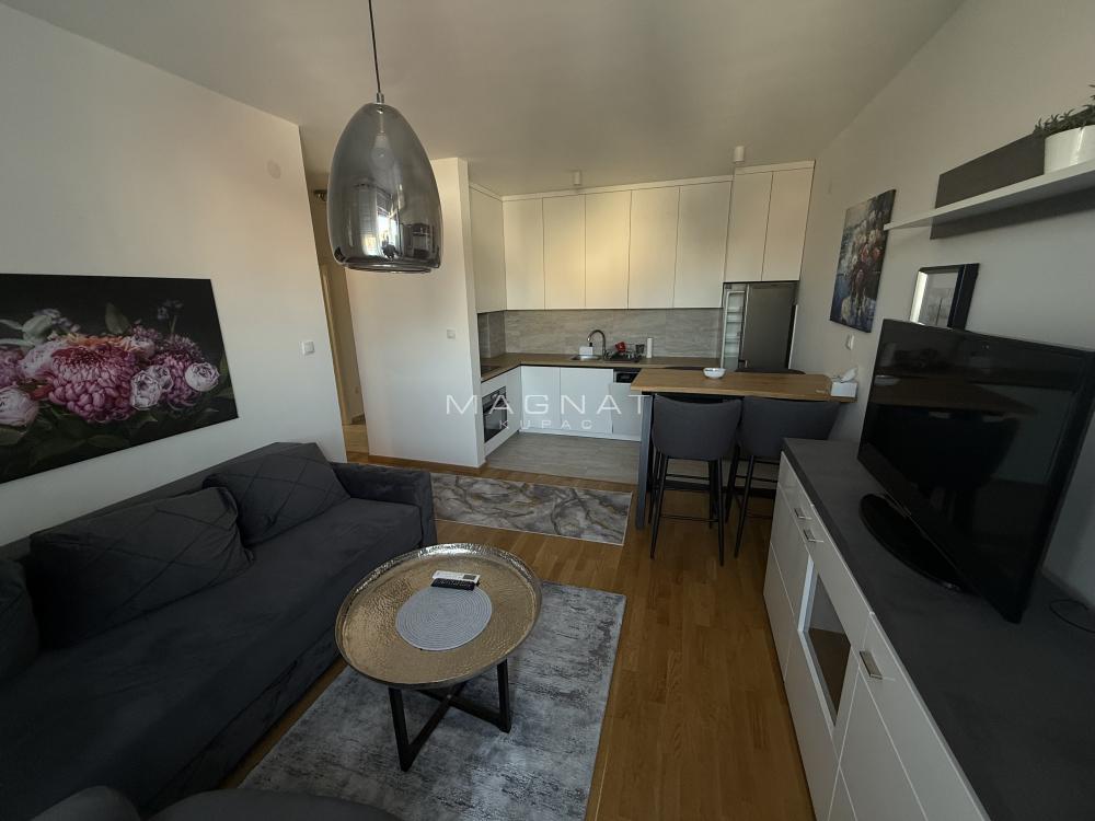 Stan na prodaju u Beogradu, Marije Bursać, jednoiposoban, 46m2, cena 135000 evra