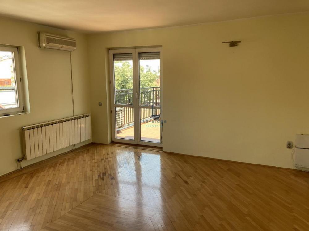 Stan na prodaju u Beogradu, Neimar, trosoban, 100m2, cena 290000 evra