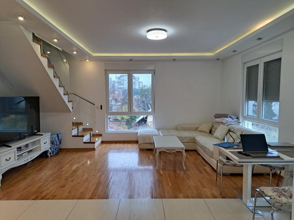 Stan na prodaju u Beogradu, Zemun, troiposoban, 85m2, cena 284000 evra