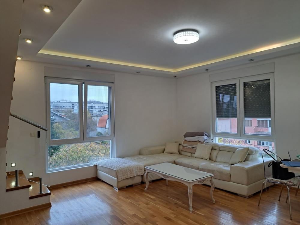 Stan na prodaju u Beogradu, Zemun, troiposoban, 85m2, cena 284000 evra