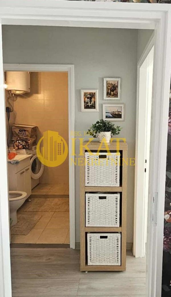 Stan na prodaju u Beogradu, Novi Beograd blok 11C (Stari Merkator), dvosoban, 50m2, cena 180000 evra