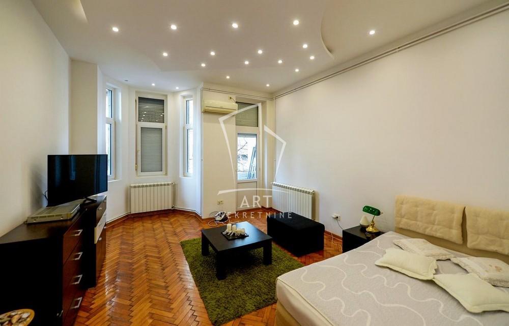 Stan na prodaju u Beogradu, Vračar, trosoban, 86m2, cena 320000 evra