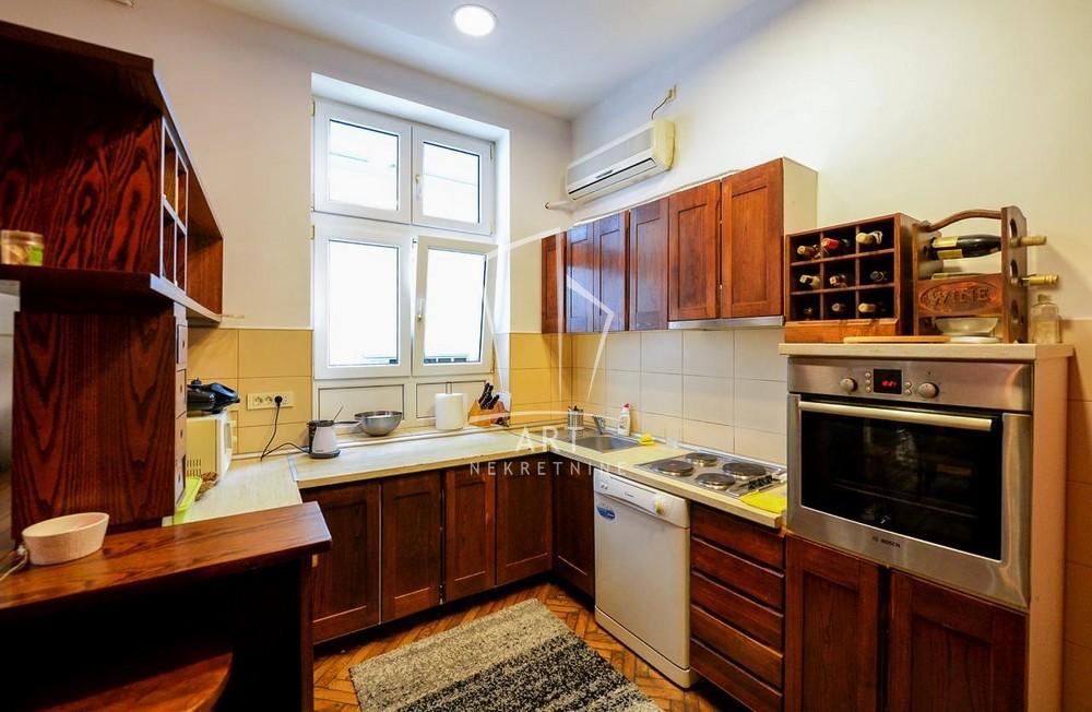 Stan na prodaju u Beogradu, Vračar, trosoban, 86m2, cena 320000 evra