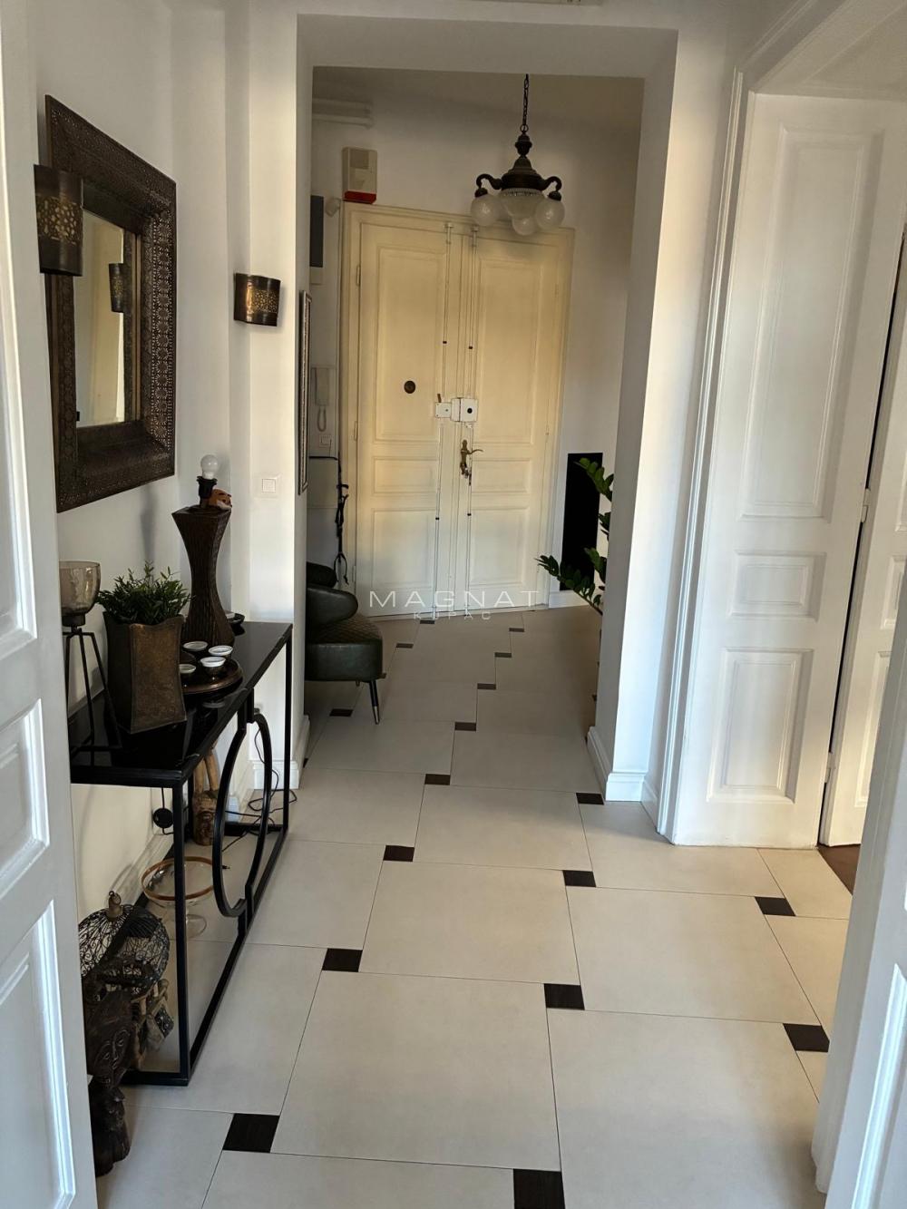 Stan na prodaju u Beogradu, Stari grad, trosoban, 101m2, cena 740000 evra