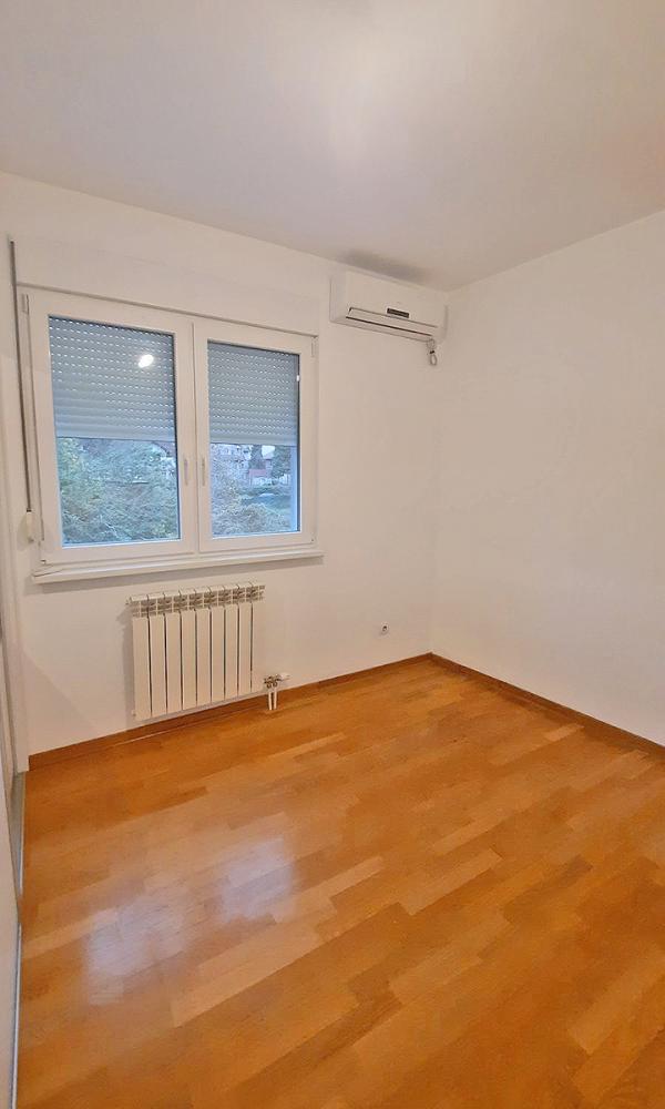 Stan na prodaju u Beogradu, Banjica, trosoban, 65m2, cena 205000 evra