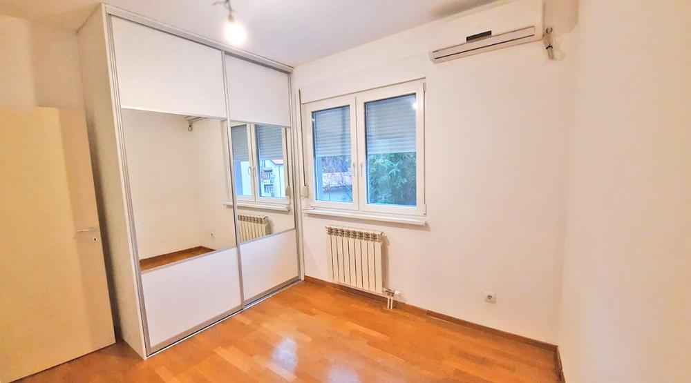 Stan na prodaju u Beogradu, Banjica, trosoban, 65m2, cena 205000 evra