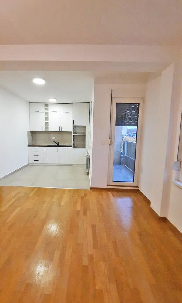 Stan na prodaju u Beogradu, Banjica, trosoban, 65m2, cena 205000 evra