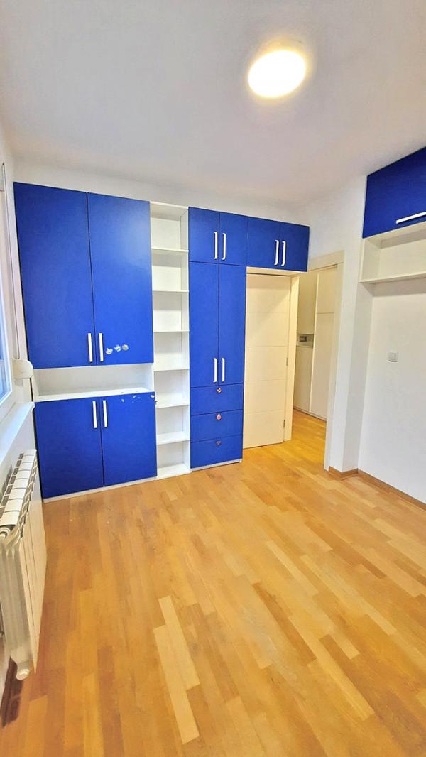 Stan na prodaju u Beogradu, Banjica, trosoban, 65m2, cena 205000 evra