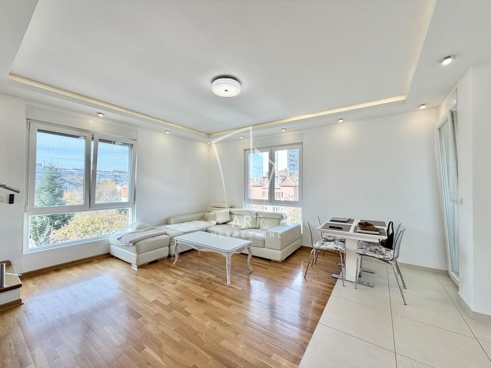 Stan na prodaju u Beogradu, Zemun, troiposoban, 85m2, cena 284000 evra