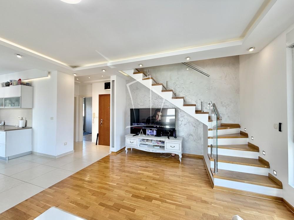 Stan na prodaju u Beogradu, Zemun, troiposoban, 85m2, cena 284000 evra