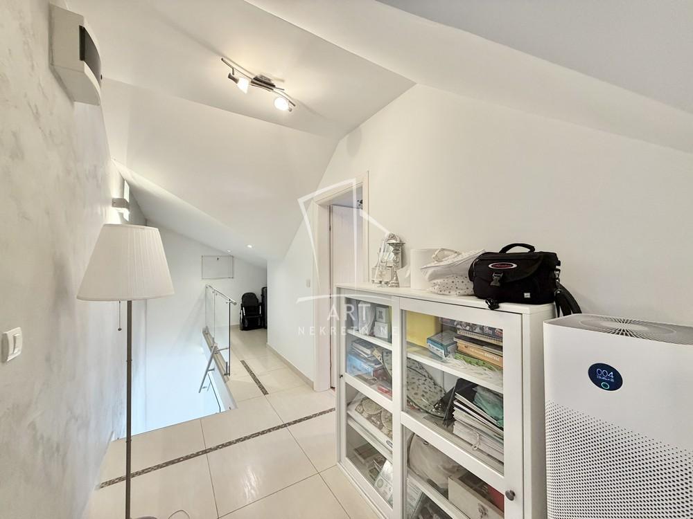 Stan na prodaju u Beogradu, Zemun, troiposoban, 85m2, cena 284000 evra